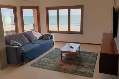 Uma área de estar em 1st Beachfront Deluxe Apartment B102 in Dream Beach Cumbuco