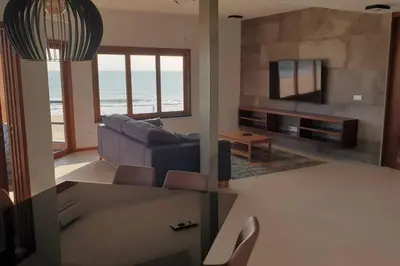 Uma área de estar em 1st Beachfront Deluxe Apartment B102 in Dream Beach Cumbuco