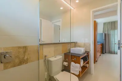 Uma casa de banho em Kite Star - Apartamento duplo por Carpediem