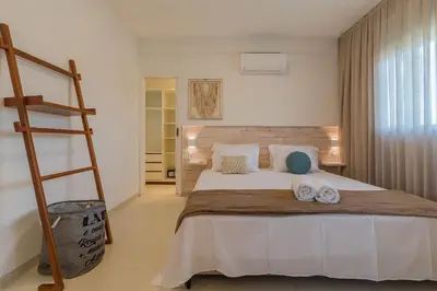 Uma cama ou camas num quarto em Kite Star - Elegância com varanda por Carpediem