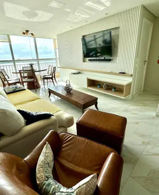 Uma televisão e/ou sistema de entretenimento em Paraíso Beach - Terramaris - Apartamento frente mar, pé na areia, próximo ao Beach Park