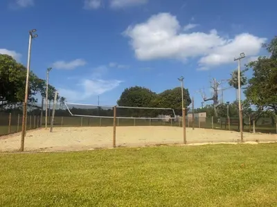 Comodidades para jogar ténis e squash em Apart Resort Catu Lake Catu Like ou nas proximidades