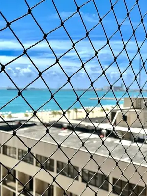 Uma vista do mar geral ou uma vista do mar a partir do apartamento