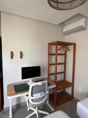 Uma televisão e/ou sistema de entretenimento em Sunny Kite House Prea