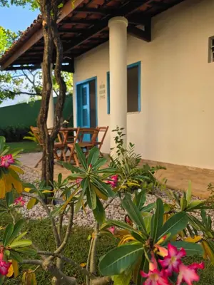 Um jardim no exterior de Kite and Dreaming Hotel