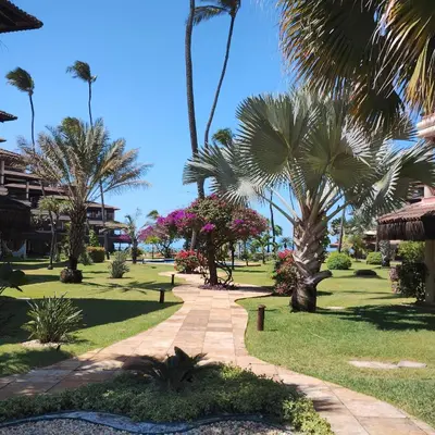 Um jardim no exterior de Cumbuco Dream Village 503v