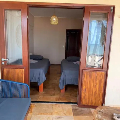 Uma cama ou camas num quarto em Cumbuco Penthouse - Som do Mar - Pé Na Areia - Ocean View - Ar Condicionado, perto do centro, 2 dormitórios, piscina, cozinha