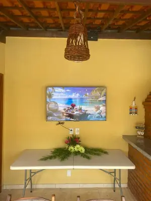 Uma televisão e/ou sistema de entretenimento em LM Flats - Beach Park Porto das Dunas