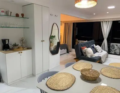 Uma área de estar em Apto na Beira-Mar de Fortaleza