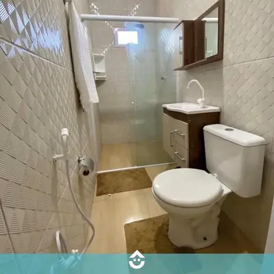 Uma casa de banho em Vila Rasante, Apartamento 2 quartos completo