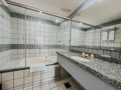 Uma casa de banho em Conforto e Vista Maravilhosa no Hotel Iate Plaza