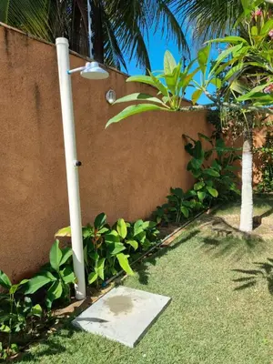 Um jardim no exterior de Vila jardim!