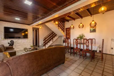 Uma televisão e/ou sistema de entretenimento em Casa de Imperator