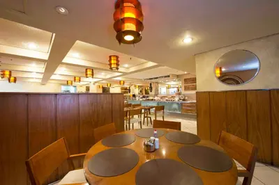 Um restaurante ou outro lugar para comer em Magna Praia Hotel