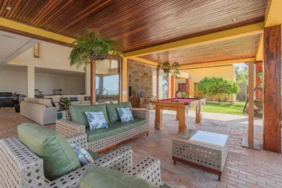Uma área de estar em Casa Villa Hegy - Luxo a beira mar por Carpediem