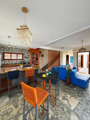 Uma área de estar em Casa de Sabá