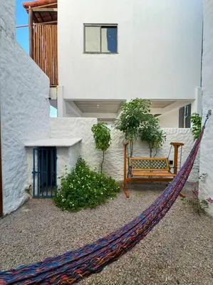 Um jardim no exterior de Casa de Sabá