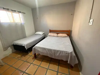 Uma cama ou camas num quarto em Casa 3 Quartos, 50 metros Da Praia