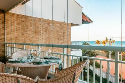 Uma varanda ou terraço em Porto das Dunas - Apê na Areia com Vista Espetacular, ideal para Famílias