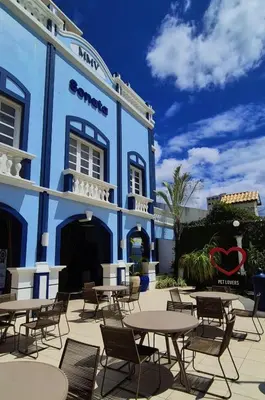 O edifício onde o hotel está situado