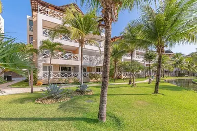 Um jardim no exterior de Portamaris Resort #201 - Beira mar por Carpediem
