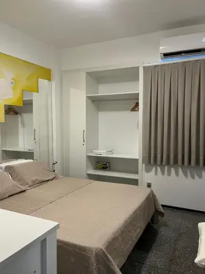 Uma cama ou camas num quarto em Apartamento a 300m Beira Mar-Meireles! Serviço Diário e Wi-fi 650Mb!