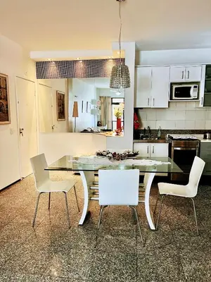 A cozinha ou kitchenette de Apartamento a 300m Beira Mar-Meireles! Serviço Diário e Wi-fi 650Mb!