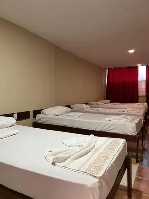 Uma cama ou camas num quarto em Porto Praia Hotel
