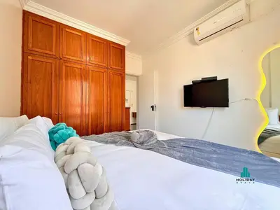 Uma cama ou camas num quarto em Saint Martin by Holiday Stays
