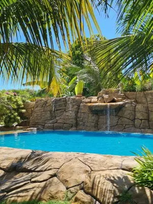 A piscina em ou perto de Chalé dos Anjos