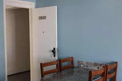 Uma área de estar em Flat Atlântico 1402