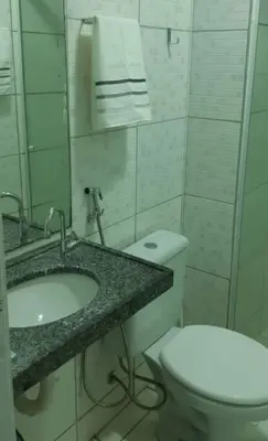 Uma casa de banho em Apartamento Messejana 101