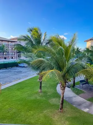 Um jardim no exterior de Vg Sun Cumbuco condomínio completo