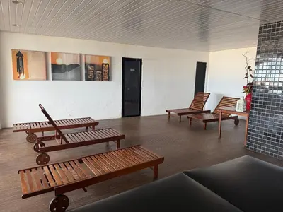 Uma área de estar em Apto Landscape beira mar