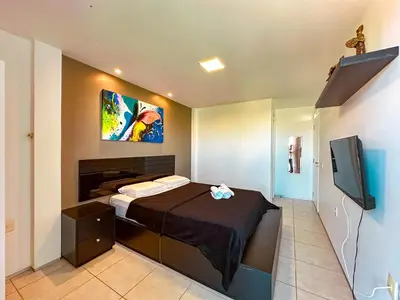 Uma cama ou camas num quarto em Tenha a praia aos seus pés - Apê na Areia com banheira, 2 suítes em condomínio exclusivo com lazer e acesso direto ao mar