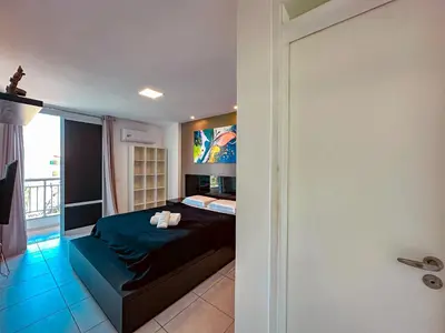 Uma cama ou camas num quarto em Tenha a praia aos seus pés - Apê na Areia com banheira, 2 suítes em condomínio exclusivo com lazer e acesso direto ao mar
