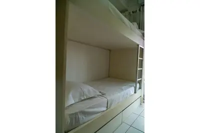 Uma cama ou camas num quarto em Paraíso à beira-mar: Beach Living by FTT