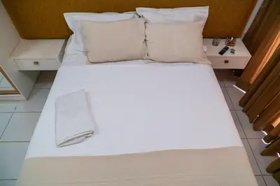 Uma cama ou camas num quarto em Paraíso à beira-mar: Beach Living by FTT