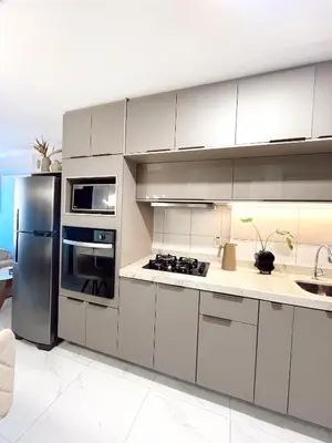 A cozinha ou kitchenette de Acquarius residence estrutura de nova construção situada na praia de Iracema
