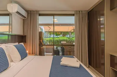 Uma cama ou camas num quarto em Wai Wai Cumbuco Residence #C101 por Carpediem