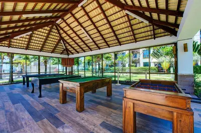 Uma mesa de bilhar em Wai Wai Cumbuco Residence #C101 por Carpediem