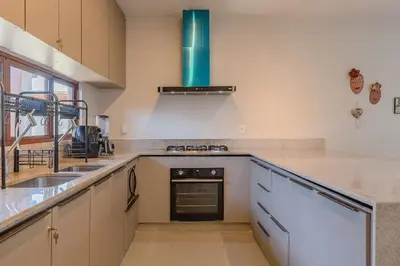 A cozinha ou kitchenette de Casa Guerreiro - Elegância no Cumbuco by Carpediem