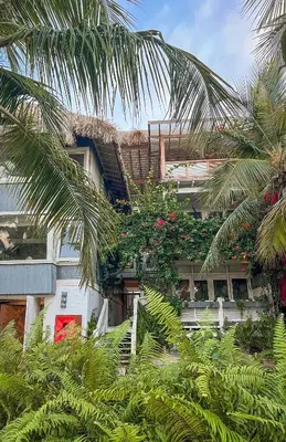 Um jardim no exterior de As Palhas