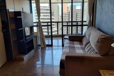 Uma área de estar em Flat Atlântico linda vista 1503