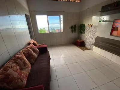 Uma área de estar em Casa Roxa
