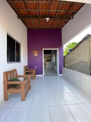 Uma televisão e/ou sistema de entretenimento em Casa Roxa