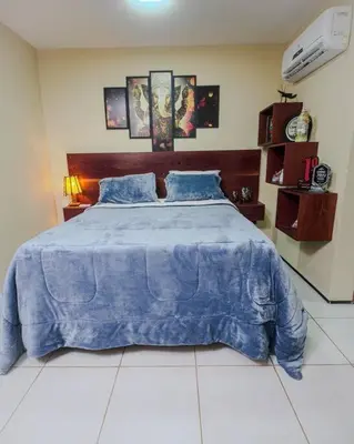Uma cama ou camas num quarto em Lemos Surf House Piscina, Lazer e 100m da Praia