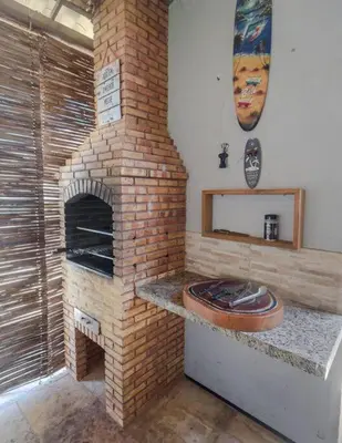 A cozinha ou kitchenette de Lemos Surf House Piscina, Lazer e 100m da Praia