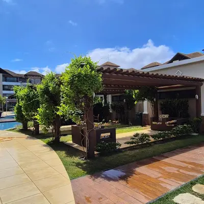 Um jardim no exterior de Mediterranée Residence Cobertura Duplex com jacuzzi