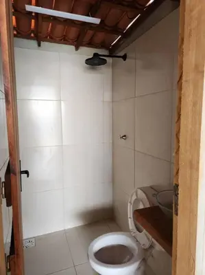 Uma casa de banho em Casa Praiana pé na areia Morro Branco